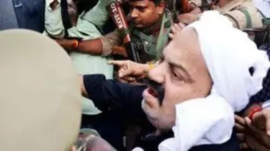 Atiq Ahmed News: अतीक अहमद नैनी जेल से कोर्ट के लिए रवाना! Atiq Ahmed News: अतीक अहमद नैनी जेल से कोर्ट के लिए रवाना!
