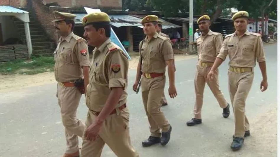 UP News: नोएडा में धार्मिक रैली निकालने के आरोप में आठ युवकों के खिलाफ मामला दर्ज UP News: नोएडा में धार्मिक रैली निकालने के आरोप में आठ युवकों के खिलाफ मामला दर्ज