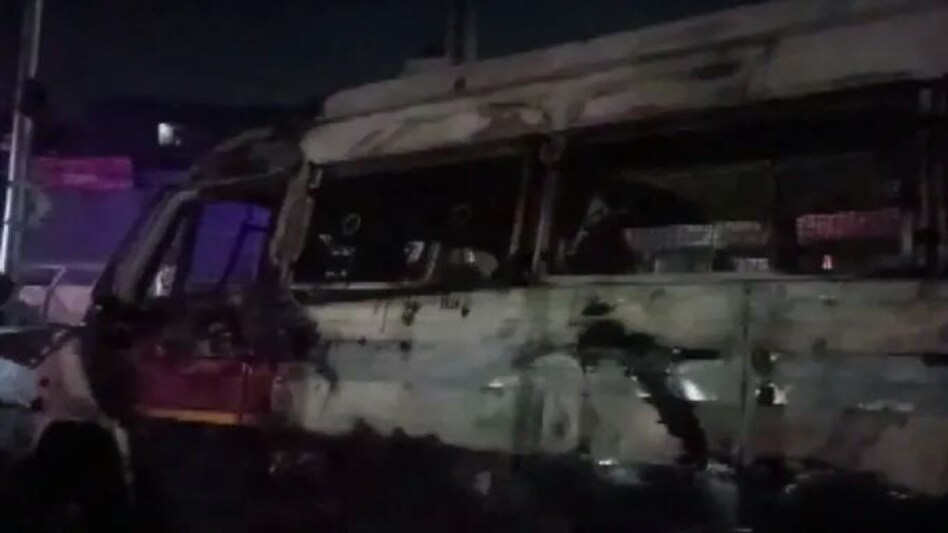 महाराष्ट्र: औरंगाबाद में भीड़ ने किया पुलिस पर हमला महाराष्ट्र: औरंगाबाद में भीड़ ने किया पुलिस पर हमला