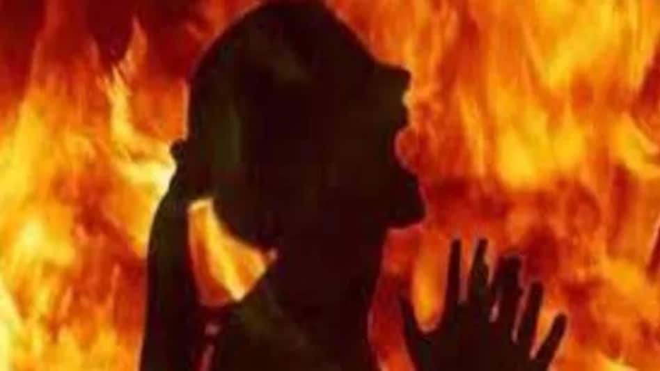 पंजाब : पिता ने दो बेटियों को आग के हवाले किया, गंभीर रूप से झुलसीं पंजाब : पिता ने दो बेटियों को आग के हवाले किया, गंभीर रूप से झुलसीं