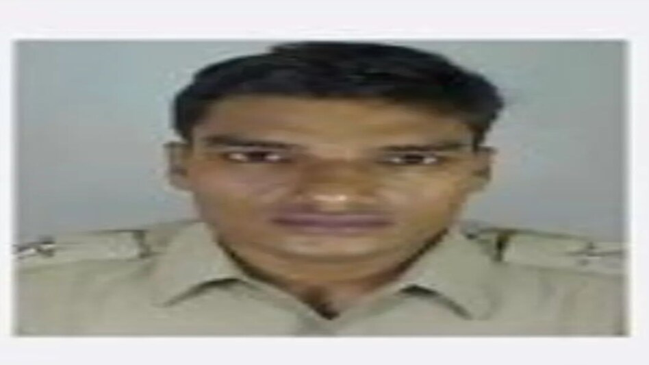सीबीआई ने दिल्ली पुलिस के एक इंस्पेक्टर और एएसआई को हिरासत में लिया सीबीआई ने दिल्ली पुलिस के एक इंस्पेक्टर और एएसआई को हिरासत में लिया
