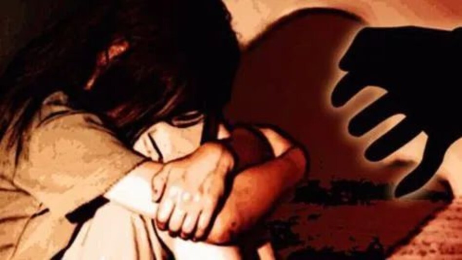 महाराष्ट्र: नाबालिग लड़की को बहला फुसलाकर घर से भगाने के आरोप में महिला गिरफ्तार महाराष्ट्र: नाबालिग लड़की को बहला फुसलाकर घर से भगाने के आरोप में महिला गिरफ्तार