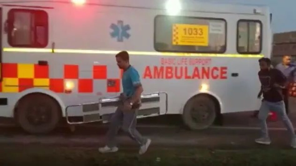 UP NEWS: खाटूश्याम जा रही बस और ट्रेलर में हुई टक्कर से एक दर्जन श्रदालू हुये घायल UP NEWS: खाटूश्याम जा रही बस और ट्रेलर में हुई टक्कर से एक दर्जन श्रदालू हुये घायल