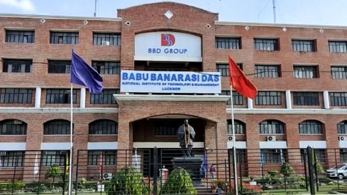 Lucknow Food Poisoning: नाइट पार्टी के बाद बिगड़ी हालत, 30 से ज्यादा लड़कियों को हॉस्पिटल ले जाया गया Lucknow Food Poisoning: नाइट पार्टी के बाद बिगड़ी हालत, 30 से ज्यादा लड़कियों को हॉस्पिटल ले जाया ग...