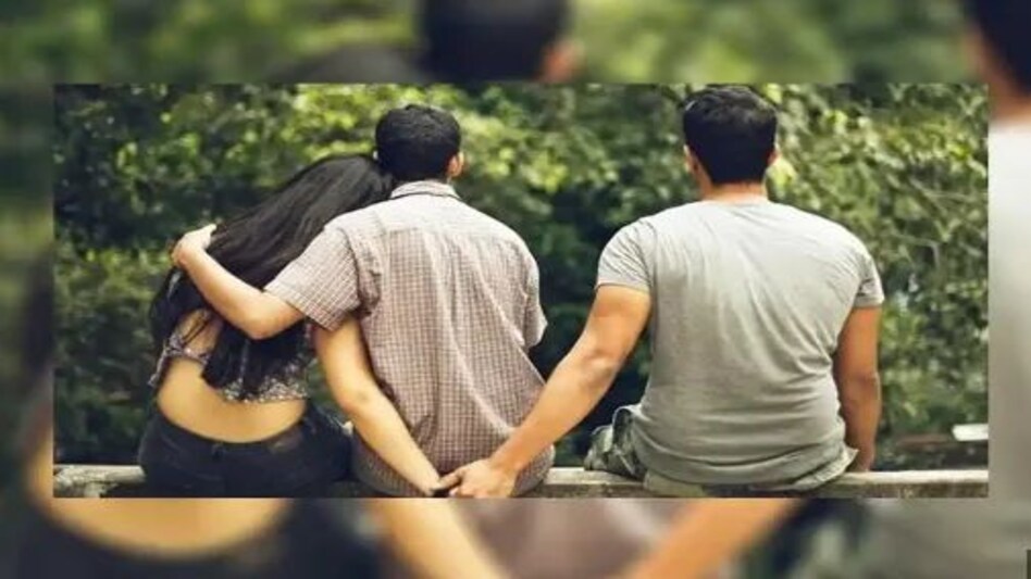 UP NEWS: बॉयफ्रेंड ने लड़की का बनाया अश्लील वीडियो तो गुस्से में दूसरे बॉयफ्रेंड के साथ मिलकर कर दिया कत्ल UP NEWS: बॉयफ्रेंड ने लड़की का बनाया अश्लील वीडियो तो गुस्से में दूसरे बॉयफ्रेंड के साथ मिलकर कर दि...