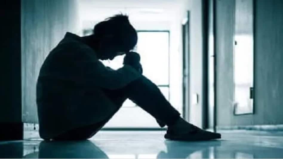 UP News : देश की रक्षा करने वाले 3 फौजियों ने ट्रेन में ही दो महिलाओं से किया रेप, पूरी खबर चौंका देगी UP News : देश की रक्षा करने वाले 3 फौजियों ने ट्रेन में ही दो महिलाओं से किया रेप, पूरी खबर चौंका द...