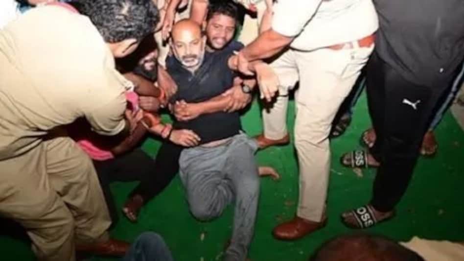 तेलंगाना बीजेपी अध्यक्ष बंदी संजय कुमार गिरफ्तार तेलंगाना बीजेपी अध्यक्ष बंदी संजय कुमार गिरफ्तार