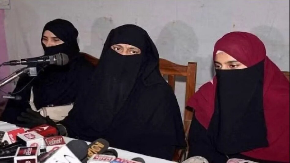 Umesh Pal Murder Case: अतीक की बहन आयशा नूरी के बाद दोनों भांजियों को बनाया गया आरोपी, शूटरों को भागने में मदद करने का आरोप Umesh Pal Murder Case: अतीक की बहन आयशा नूरी के बाद दोनों भांजियों को बनाया गया आरोपी, शूटरों को भा...