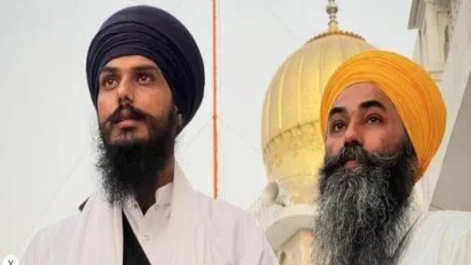 Amritpal Singh Aids Arrested: तो क्या अमृतपाल सिंह दिल्ली के आस पास कहीं छुपा है, पप्पल सिंह हुआ गिरफ्तार, पुलिस को मिल जाएगा छुपने का ठिकाना Amritpal Singh Aids Arrested: तो क्या अमृतपाल सिंह दिल्ली के आस पास कहीं छुपा है, पप्पल सिंह हुआ गि...