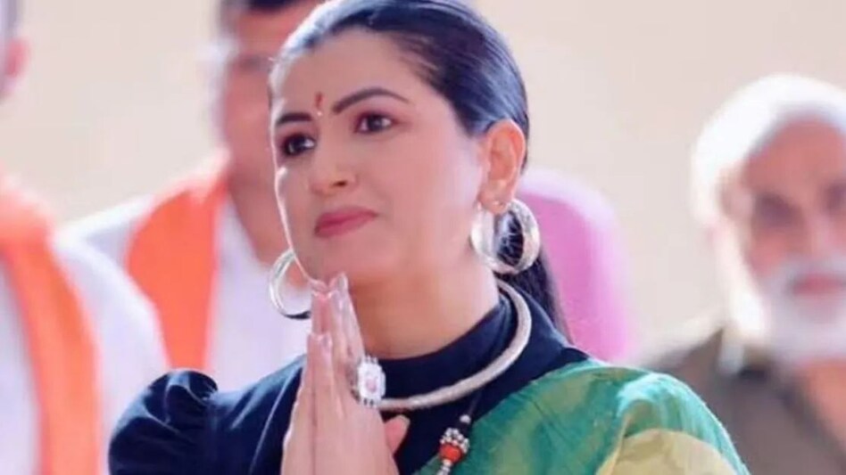 Gujarat News: भड़काऊ भाषण मामले में काजल हिंदुस्तानी को 14 दिनों की न्यायिक हिरासत, जूनागढ़ जेल भेजा गया Gujarat News: भड़काऊ भाषण मामले में काजल हिंदुस्तानी को 14 दिनों की न्यायिक हिरासत, जूनागढ़ जेल भेज...