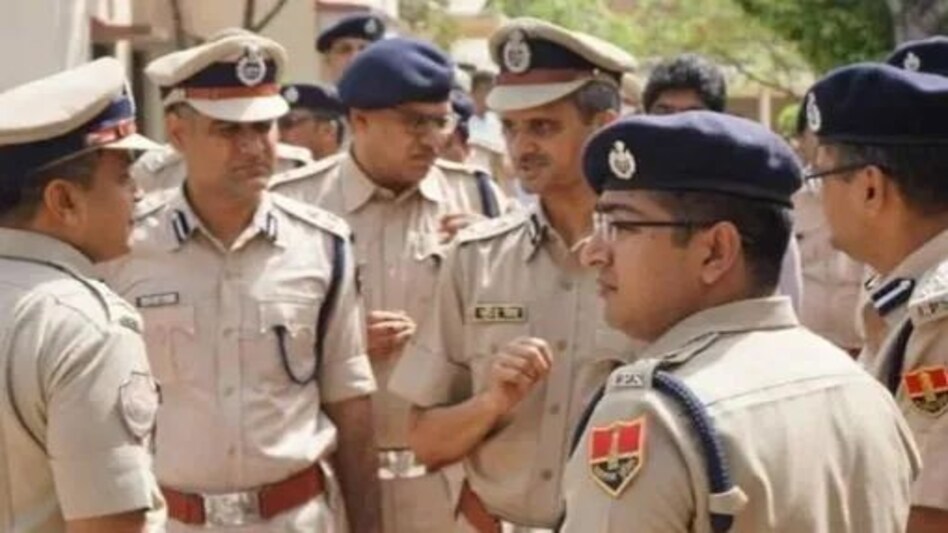 राजस्थान पुलिस ने अपराधियों पर कसा शिकंजा, एक महीने में 13000 वांछित अपराधी गिरफ्तार: डीजीपी राजस्थान पुलिस ने अपराधियों पर कसा शिकंजा, एक महीने में 13000 वांछित अपराधी गिरफ्तार: डीजीपी