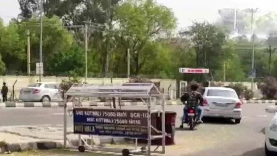 पंजाब के बठिंडा के मिलिट्री स्टेशन में हुई फायरिंग की घटना आतंकी घटना नहीं - ADG पंजाब के बठिंडा के मिलिट्री स्टेशन में हुई फायरिंग की घटना आतंकी घटना नहीं - ADG