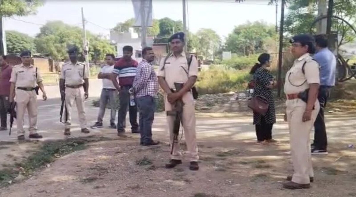 Atiq Ahmed Latest: अतीक के करीबियों पर ED का शिकंजा, प्रयागराज समेत कई जगहों पर छापेमारी Atiq Ahmed Latest: अतीक के करीबियों पर ED का शिकंजा, प्रयागराज समेत कई जगहों पर छापेमारी