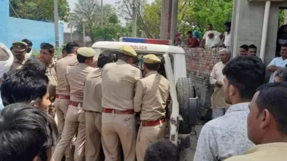 UP News: यूपी में ट्रिपल मर्डर, पैसे ना मिलने पर बेटे ने बाप, चाचा और बुआ का किया कत्ल UP News: यूपी में ट्रिपल मर्डर, पैसे ना मिलने पर बेटे ने बाप, चाचा और बुआ का किया कत्ल