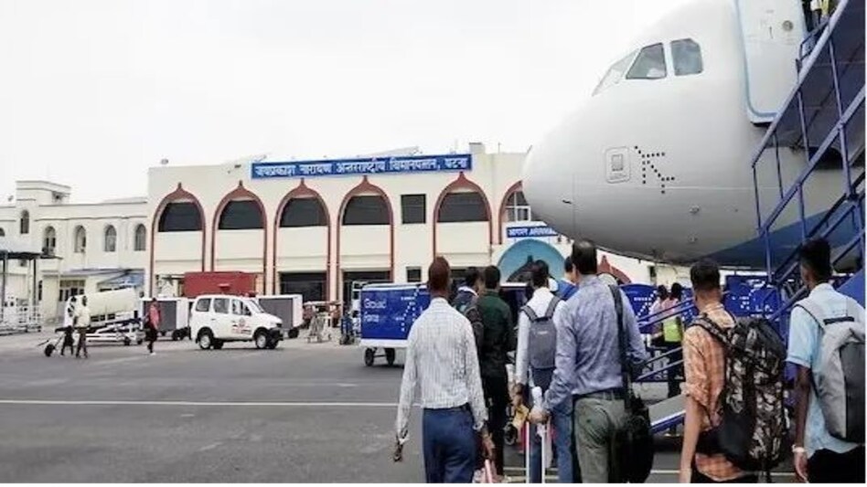 Patna News : पटना एयरपोर्ट को बम से उड़ाने की धमकी मिलने के बाद अलर्ट, जांच में निकला ये सच Patna News : पटना एयरपोर्ट को बम से उड़ाने की धमकी मिलने के बाद अलर्ट, जांच में निकला ये सच