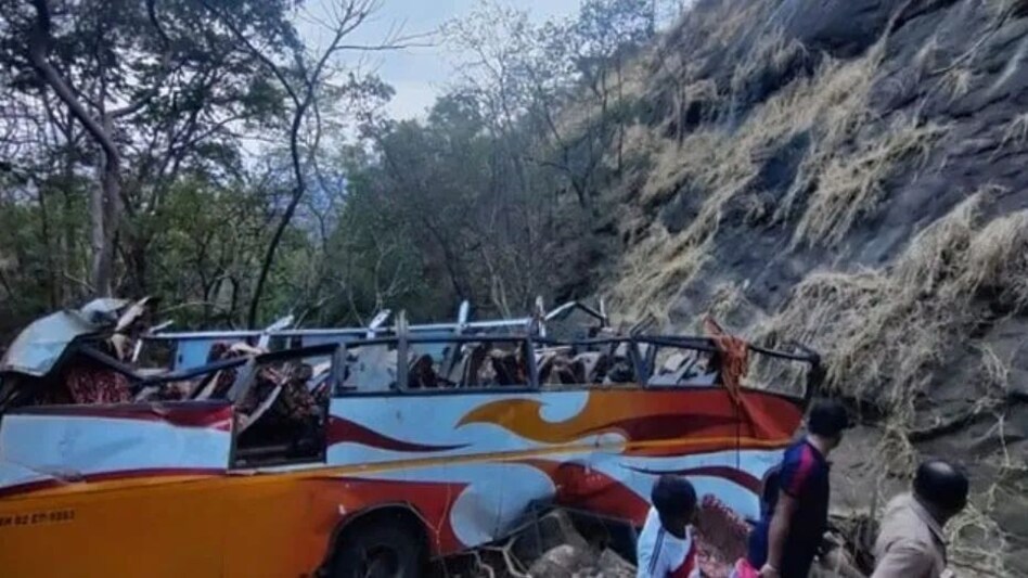 Mumbai News: मुंबई-पुणे राजमार्ग पर बस के खाई में गिरने से 13 लोगों की मौत, 29 घायल Mumbai News: मुंबई-पुणे राजमार्ग पर बस के खाई में गिरने से 13 लोगों की मौत, 29 घायल