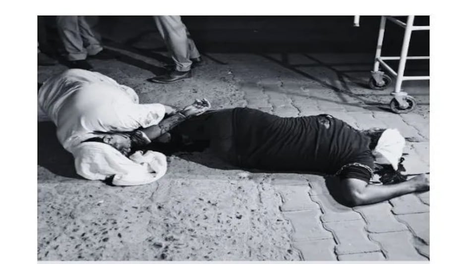 Atiq Murder : अतीक और अशरफ मर्डर केस में प्रयागराज के 17 पुलिसकर्मी सस्पेंड Atiq Murder : अतीक और अशरफ मर्डर केस में प्रयागराज के 17 पुलिसकर्मी सस्पेंड