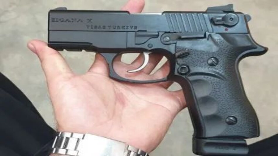 इसी पिस्टल से मारी गई थी अतीक अहमद और अशरफ को गोली, जानिए उसकी कीमत कितने लाख इसी पिस्टल से मारी गई थी अतीक अहमद और अशरफ को गोली, जानिए उसकी कीमत कितने लाख