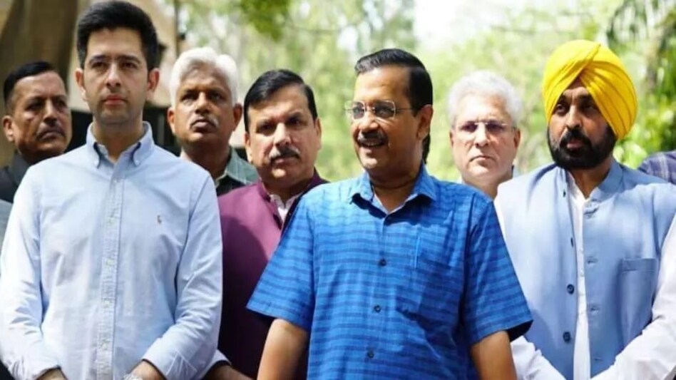 CBI News: आबकारी घोटाला केस में केजरीवाल पूछताछ के लिए सीबीआई के सामने पेश हुए, आप के कई नेता हिरासत में CBI News: आबकारी घोटाला केस में केजरीवाल पूछताछ के लिए सीबीआई के सामने पेश हुए, आप के कई नेता हिरास...