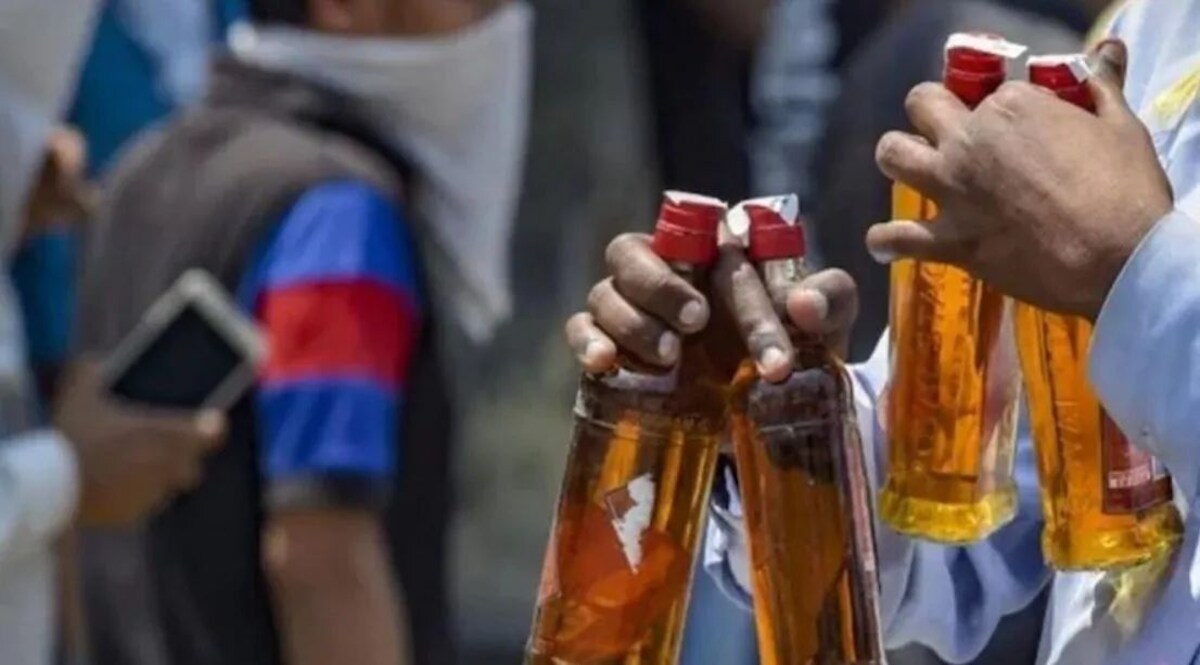 Bihar News: बिहार में जहरीली शराब से मरने वालों की संख्या 26 हुई, पांच थानाध्यक्ष निलंबित जांच में जुटी पुलिस