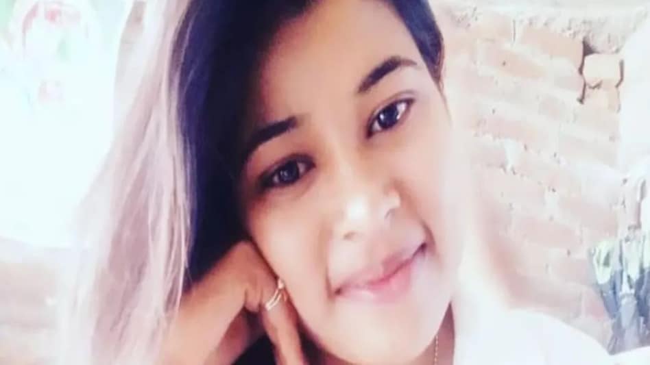 यूपी में एग्जाम देकर लौट रही लड़की को बीच बाजार कनपटी पर मारी गोली यूपी में एग्जाम देकर लौट रही लड़की को बीच बाजार कनपटी पर मारी गोली