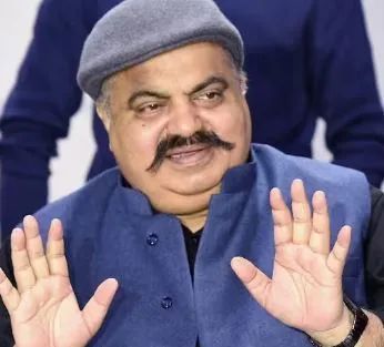 सुप्रीम कोर्ट भेजी जा रही अतीक की चिट्ठी, अतीक अहमद के वकील का खुलासा सुप्रीम कोर्ट भेजी जा रही अतीक की चिट्ठी, अतीक अहमद के वकील का खुलासा