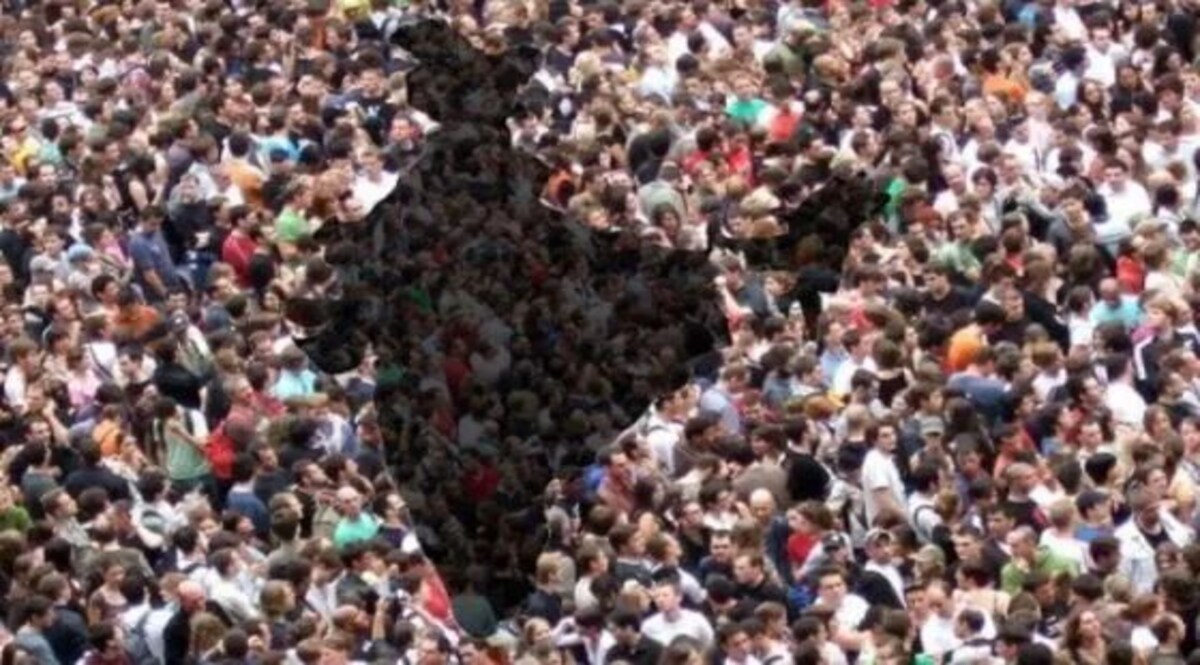 चीन को पछाड़ कर भारत बना देश का सबसे ज्यादा आबादी वाला देश Social Media