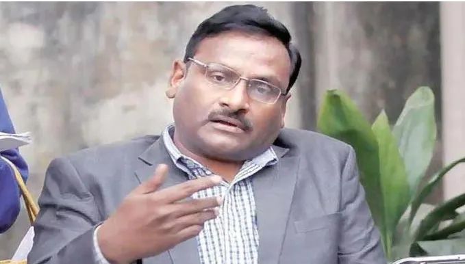 मेरे पति जल्द जेल से बाहर आएंगे: जी एन साईबाबा की पत्नी ने भरोसा जताया मेरे पति जल्द जेल से बाहर आएंगे: जी एन साईबाबा की पत्नी ने भरोसा जताया