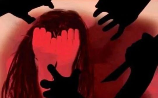 ओडिशा में थिएटर देखकर लौट रहीं तीन लड़कियों के साथ हुआ गैंग रेप ओडिशा में थिएटर देखकर लौट रहीं तीन लड़कियों के साथ हुआ गैंग रेप