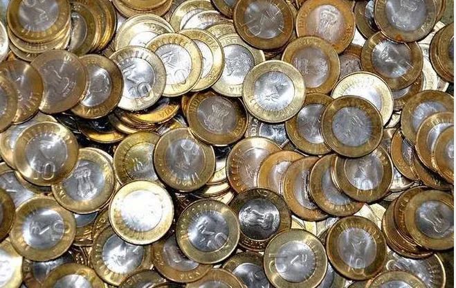 Shirdi News: साई मंदिर में सालाना चढ़ावे के सिक्के बने मुसीबत, चार करोड़ के सिक्के लेने से बैंकों ने किया इनकार Shirdi News: साई मंदिर में सालाना चढ़ावे के सिक्के बने मुसीबत, चार करोड़ के सिक्के लेने से बैंकों ने...