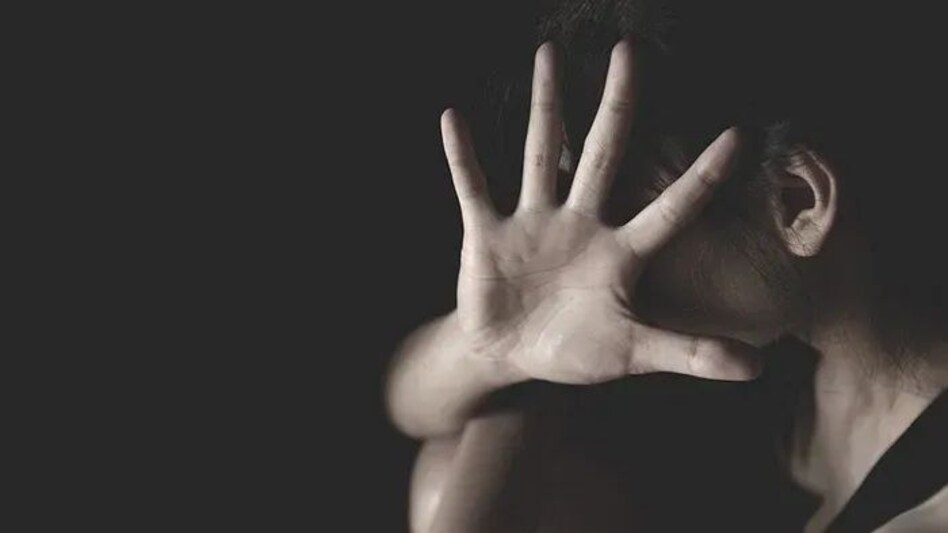 Odisha News: ओडिशा के कालाहांडी में दो नाबालिग आदिवासी लड़कियों के साथ सामूहिक बलात्कार, पांच लोगों ने किया रेप Odisha News: ओडिशा के कालाहांडी में दो नाबालिग आदिवासी लड़कियों के साथ सामूहिक बलात्कार, पांच लोगों...