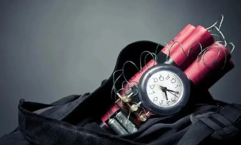 दिल्ली के एक स्कूल को मिली 2 बार बम से उड़ाने की धमकी, सुरक्षा एजेंसियों पर जानकारी न देने का आरोप delhi school bomb threat