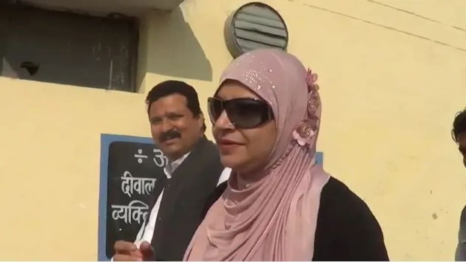 UP News : माफिया मुख्तार अंसारी की बीवी आफ्शा अंसारी के खिलाफ लुकआउट नोटिस जारी UP News : माफिया मुख्तार अंसारी की बीवी आफ्शा अंसारी के खिलाफ लुकआउट नोटिस जारी