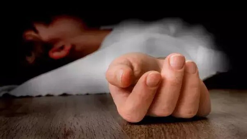बंगाल में नाबालिग लड़की के साथ किया रेप और मन भरने के बाद कर दी हत्या बंगाल में नाबालिग लड़की के साथ किया रेप और मन भरने के बाद कर दी हत्या