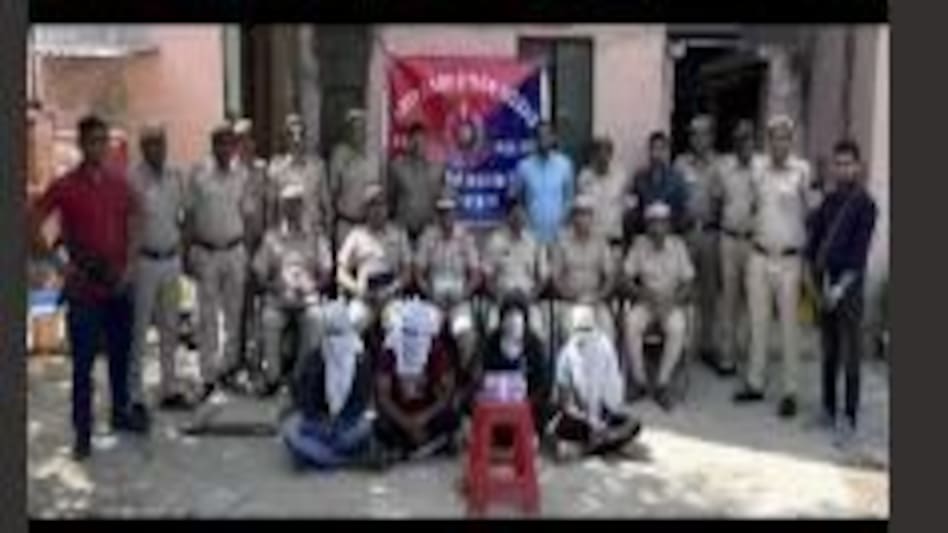 दिल्ली में भाजपा नेता की हत्या के सिलसिले में 6 धरे गए दिल्ली में भाजपा नेता की हत्या के सिलसिले में 6 धरे गए