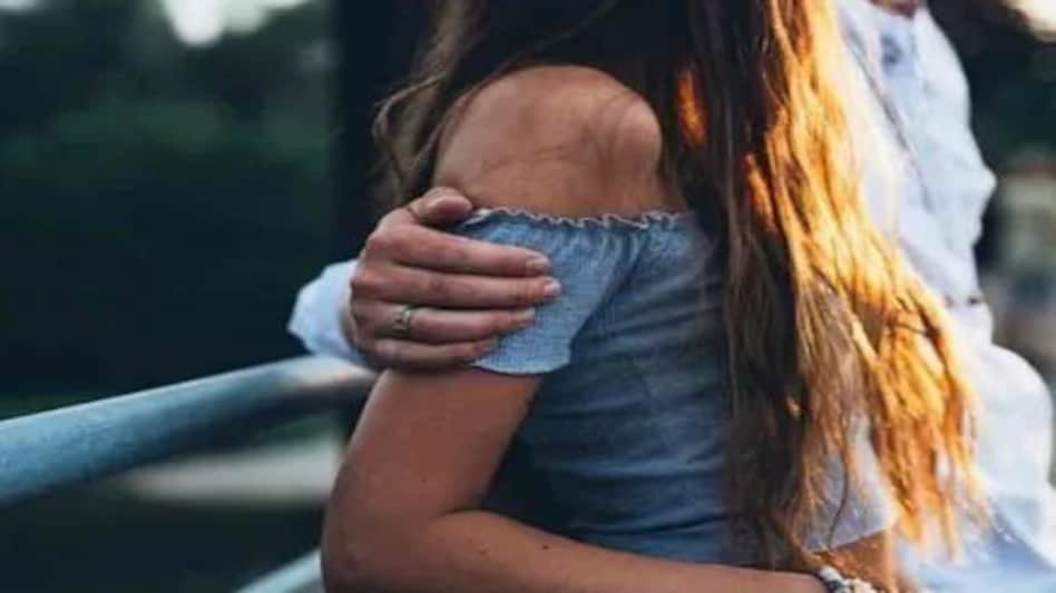 मुंबई में अभिनेत्री और उसकी मां को ठगने के आरोप में दो लोग गिरफ्तार मुंबई में अभिनेत्री और उसकी मां को ठगने के आरोप में दो लोग गिरफ्तार