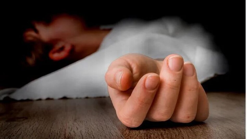 Delhi News: दिल्ली के होटल में 30 साल के युवक की लाश का क्या है राज़? खुदकुशी की आशंका Delhi News: दिल्ली के होटल में 30 साल के युवक की लाश का क्या है राज़? खुदकुशी की आशंका