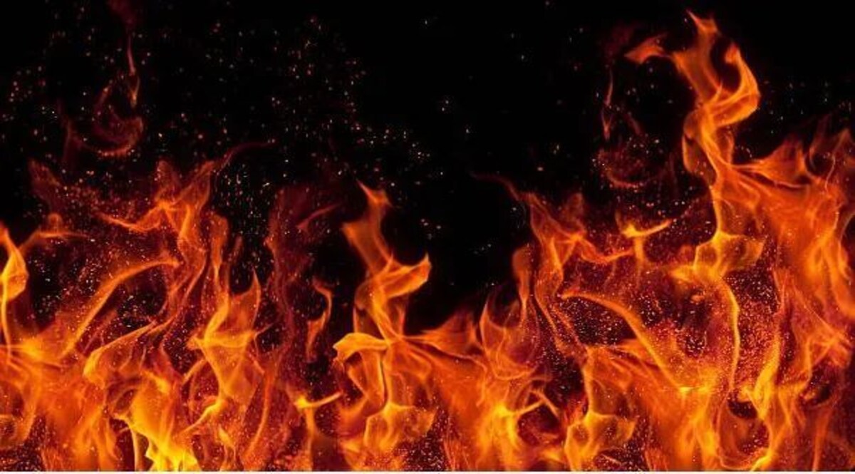 West Bengal News: किशोरी की मौत पर हंगामा, भीड़ ने कालियागंज थाने में लगाई आग जांच में जुटी पुलिस