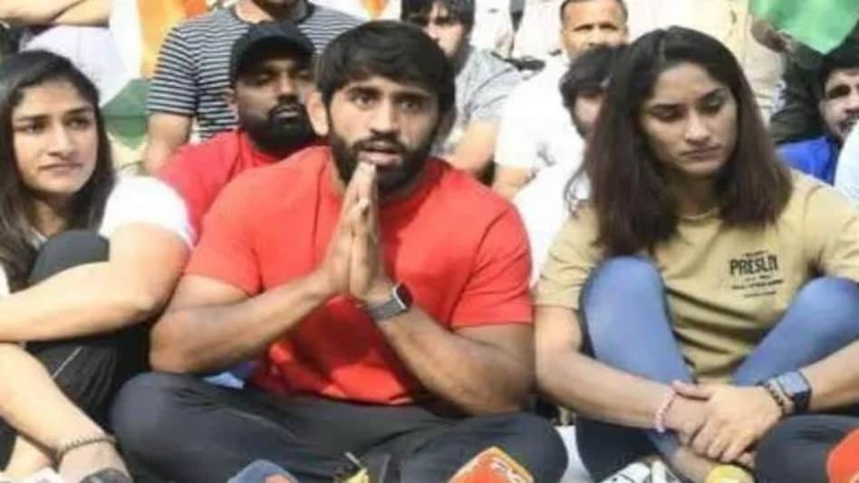 WFI Update: पहलवानों की शिकायत पर आज Delhi Police दर्ज करेगी FIR WFI Update: पहलवानों की शिकायत पर आज Delhi Police दर्ज करेगी FIR