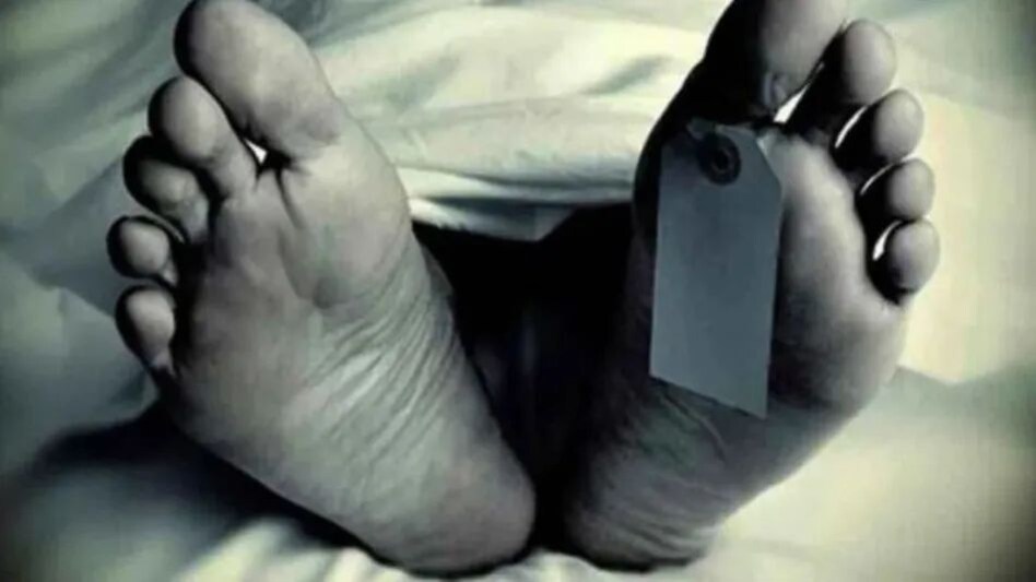 UP News: विस्तारा एयरलाइंस के मैनेजर की कार में मिली लाश, सुसाइड की आशंका UP News: विस्तारा एयरलाइंस के मैनेजर की कार में मिली लाश, सुसाइड की आशंका