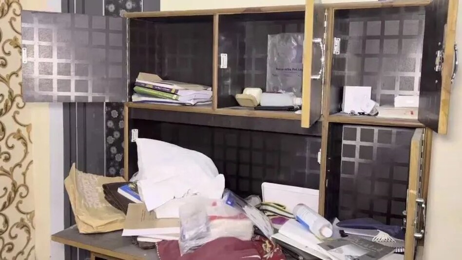 Atiq Shaista Home: वीरान है शाइस्ता का मायका, पुलिस को मिले 100 सुराग, 5 राज्यों में फैले कंस्ट्रक्शन व हवाला के कारोबार के राज़! Atiq Shaista Home: वीरान है शाइस्ता का मायका, पुलिस को मिले 100 सुराग, 5 राज्यों में फैले कंस्ट्रक्...