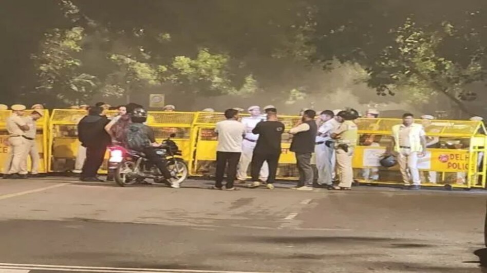 हंगामा ...खींचतान...और झड़प? रेसलर का फूटा सिर, महिला पहलवान ने कहा, 'क्या इसी दिन के लिए जीते थे मैडेल' हंगामा ...खींचतान...और झड़प? रेसलर का फूटा सिर, महिला पहलवान ने कहा, 'क्या इसी दिन के लिए जीते थे म...