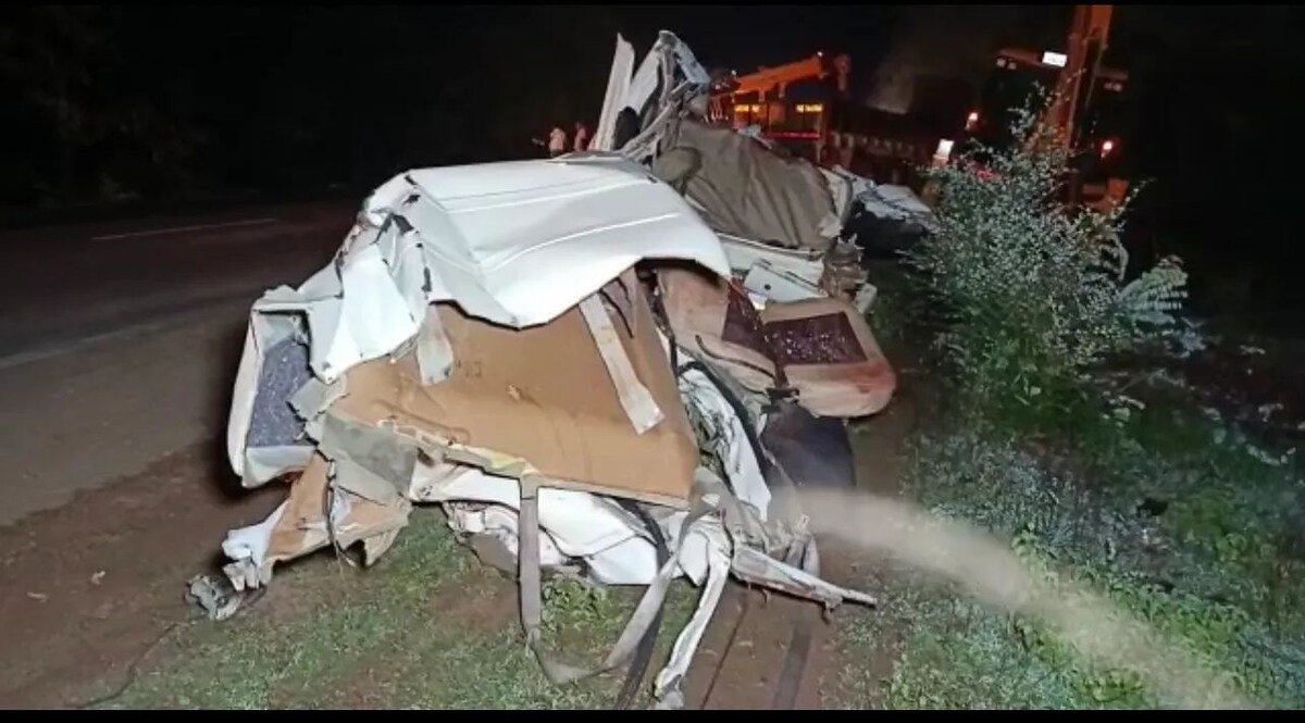 छत्तीसगढ़ के बालोद में बड़ा हादसा, सड़क दुर्घटना में पांच महिलाओं समेत 11 लोगों की मौत जांच में जुटी पुलिस