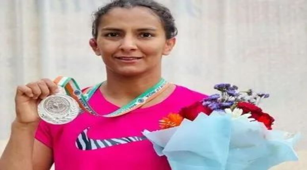 गीता फोगाट को हिरासत में लिया गया, हरियाणा बार्डर पर कई और पहलवानों को रोका Geeta Phogat