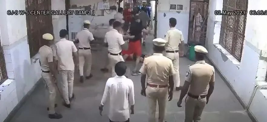 तिहाड़ जेल के अंदर का नंगा, घिनौना, खूनी और दहलाने वाला सच, वीडियो वायरल तिहाड़ जेल के अंदर का नंगा, घिनौना, खूनी और दहलाने वाला सच, वीडियो वायरल