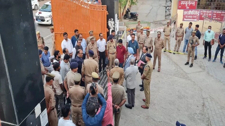 Atiq Case: अतीक अहमद और अशरफ की हत्या की जांच आगे बढ़ी, न्यायिक आयोग पहुंचा अस्पताल Atiq Case: अतीक अहमद और अशरफ की हत्या की जांच आगे बढ़ी, न्यायिक आयोग पहुंचा अस्पताल