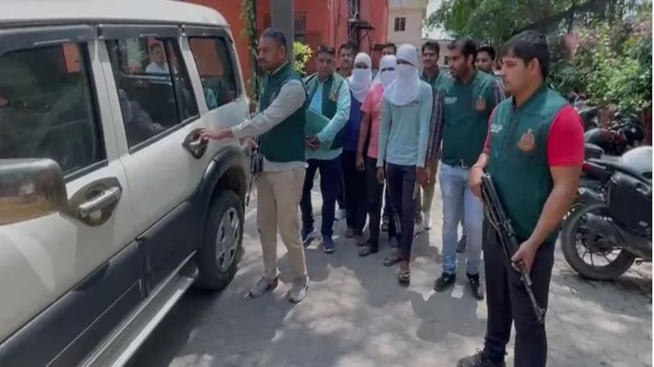 दिल्ली पुलिस ने दो अंतर-राज्यीय ड्रग कार्टेल का किया भंडाफोड़, छह गिरफ्तार, 85 करोड़ रूपये की ड्रग्स जब्त दिल्ली पुलिस ने दो अंतर-राज्यीय ड्रग कार्टेल का किया भंडाफोड़, छह गिरफ्तार, 85 करोड़ रूपये की ड्रग्...