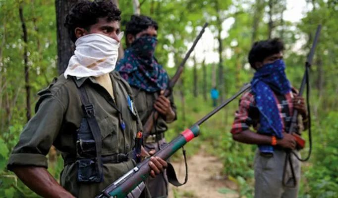 ओडिशा के कालाहांडी में गोलीबारी के दौरान तीन माओवादी ढेर, पुलिसकर्मी घायल ओडिशा के कालाहांडी में गोलीबारी के दौरान तीन माओवादी ढेर, पुलिसकर्मी घायल