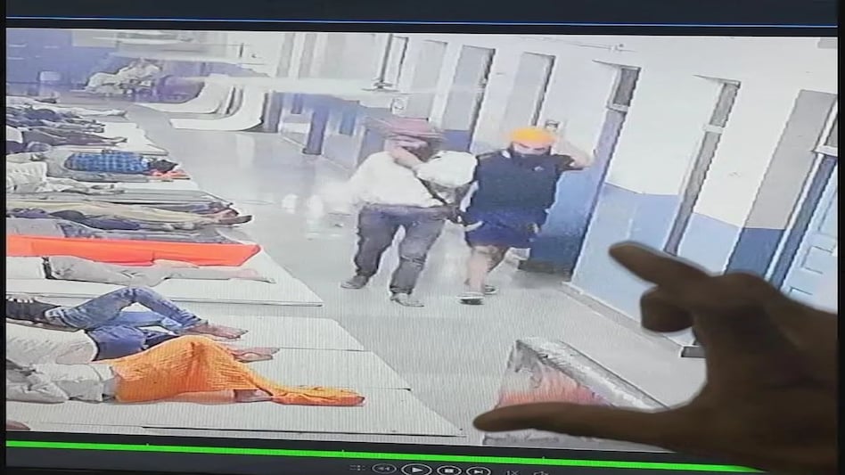 अमृतसर के तीन धमाकों का क्या है शादी शुदा जोड़े से रिश्ता, सराय के रूम नंबर 225 में बंद ब्लास्ट से जुड़ा ये राज अमृतसर के तीन धमाकों का क्या है शादी शुदा जोड़े से रिश्ता, सराय के रूम नंबर 225 में बंद ब्लास्ट से ...