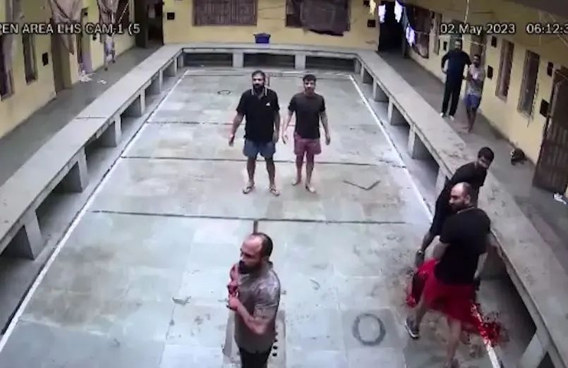 टिल्लू टाजपुरिया के मर्डर में दो मददगार आरोपी गिरफ्तार, चादर से छुपाया था Cctv कैमरा टिल्लू टाजपुरिया के मर्डर में दो मददगार आरोपी गिरफ्तार, चादर से छुपाया था Cctv कैमरा